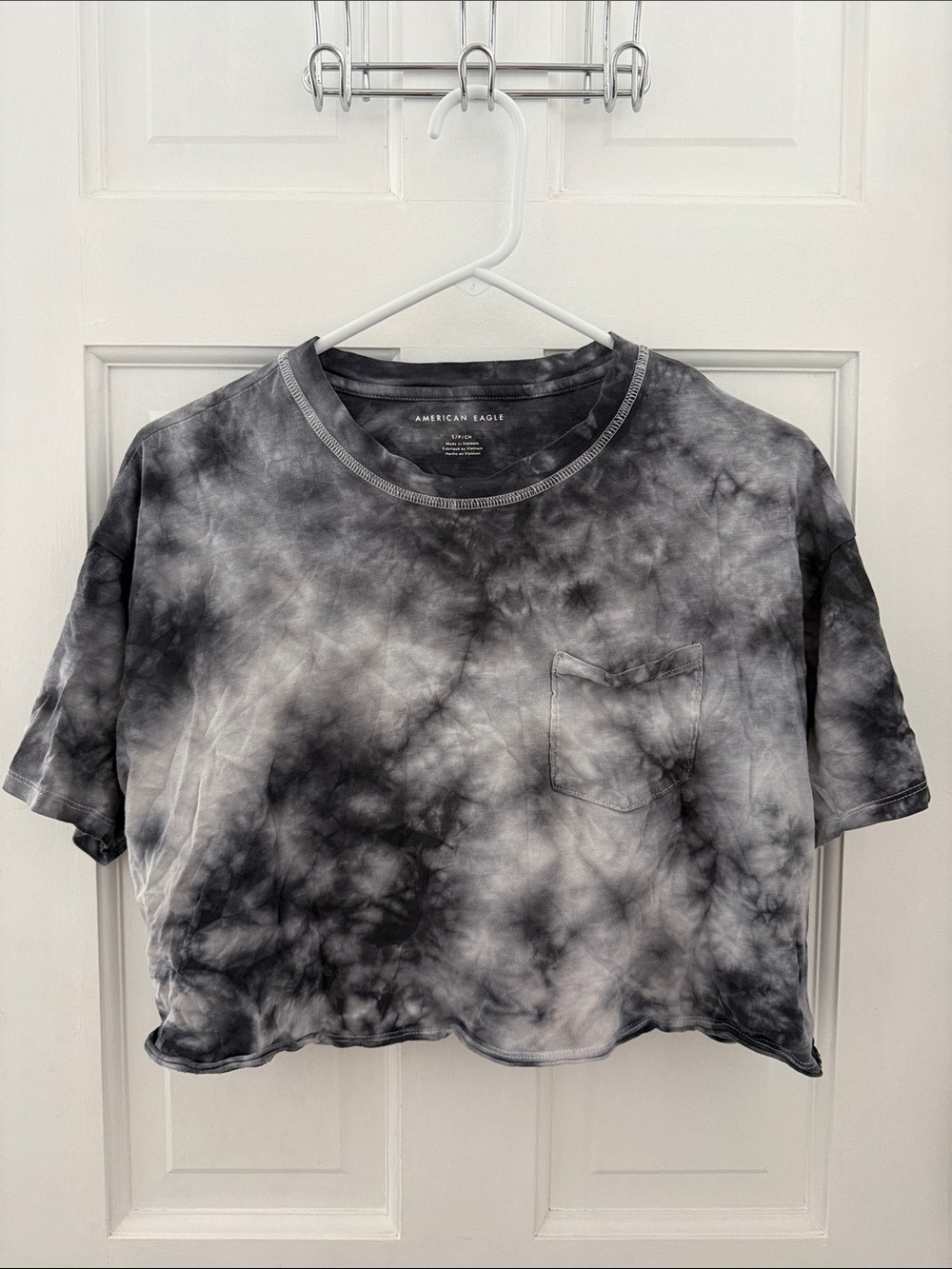 American Eagle Outfitters Black & Gray Tie-Dye Cropped Tee with Pocket